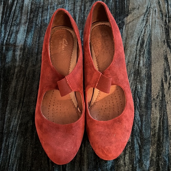 Clark’s Artisan Suede Kitten Heel - Picture 4 of 4